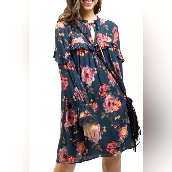 Blu Pepper Dresses & Skirts - Blu Pepper Green Floral Ruffled Dress Lace Trim Bell Sleeves Womens Sz Large